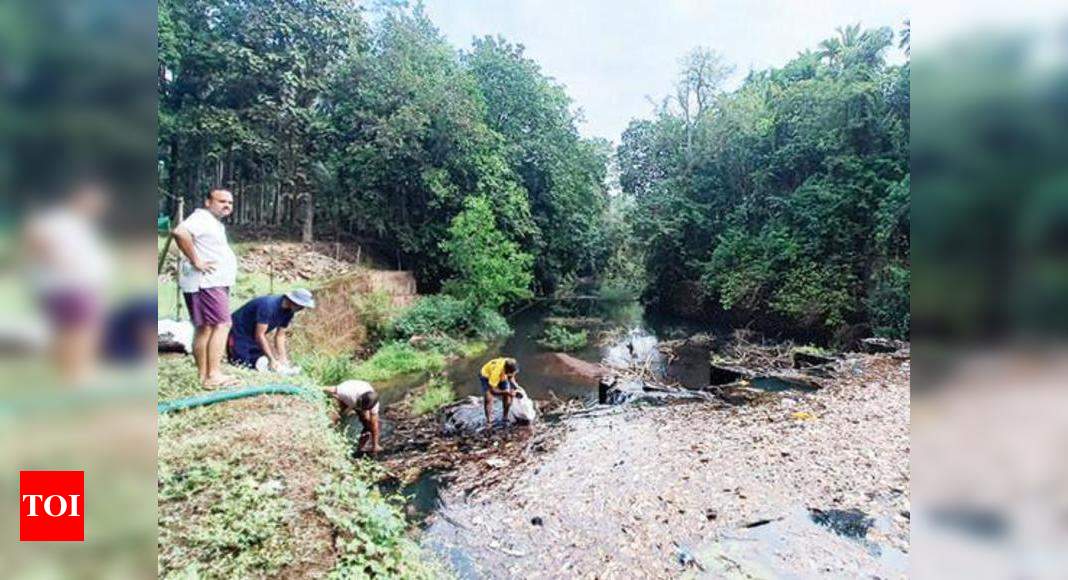 Dabal farmers’ clean-up exercise shows results, waste in river reduces | Goa News