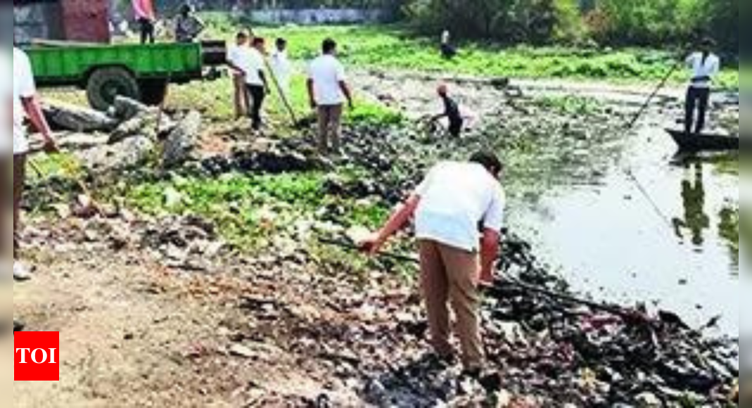 Police personnel, students launch drive to promote clean surroundings | India News